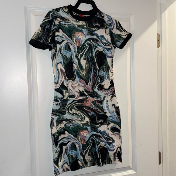 Women’s Nike Bodycon Marble Dress Small - Picture 1 of 6
